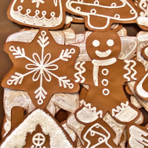 GINGERBREAD COOKIES ☆ 70" X 13" Embroidered Christmas Table Runner - Picture 2 of 5